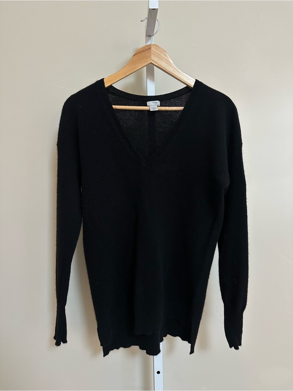Halogen Size L Black 100% Cashmere V-Neck Sweater Quiet Luxury